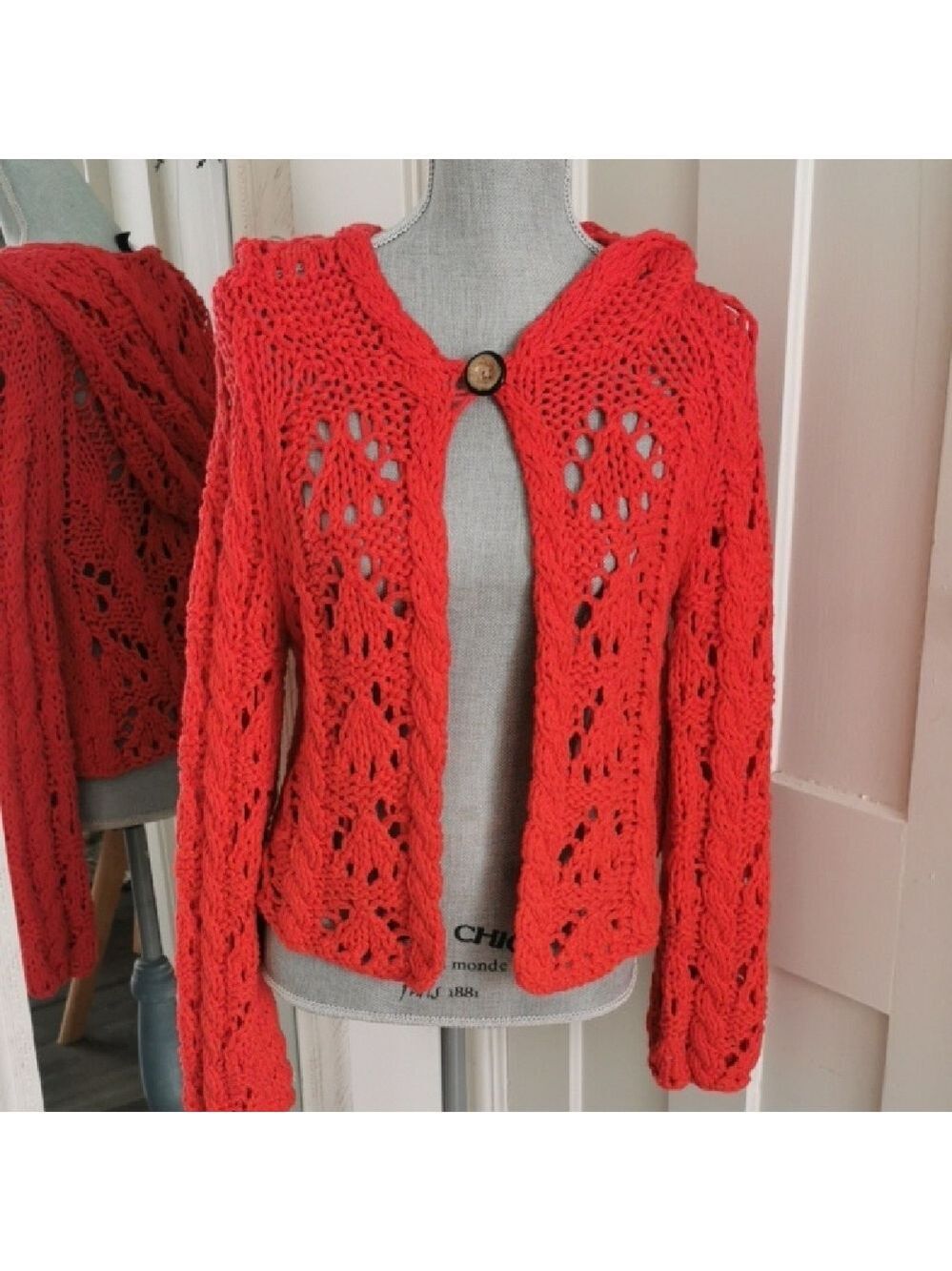 MODA International red hooded chunky cardigan with one button enclosure. L
